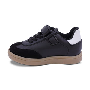 Tenis para niño preescolar color negro con franjas blancas y tira de contacto 134901