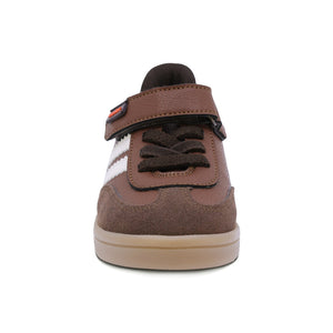 Tenis para niño preescolar color café con franjas blancas y tira de contacto 134901