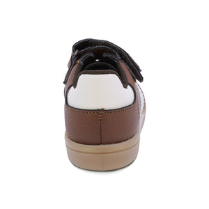 Tenis para niño preescolar color café con franjas blancas y tira de contacto 134901