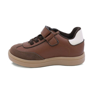 Tenis para niño preescolar color café con franjas blancas y tira de contacto 134901