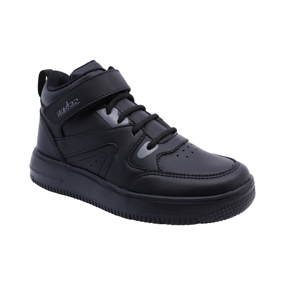 Tenis para niño color negro con agujeta y tira de contacto. 139500
