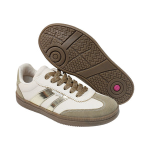 Tenis para niña color beige con franjas doradas y agujeta 142802
