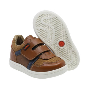 Tenis en piel para niño preescolar color miel con tira de contacto 152905