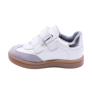 Tenis para niña preescolar color plata con tira de contacto y corazones 155000