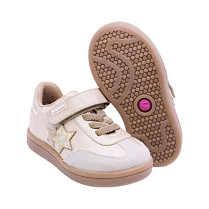 Tenis para niña preescolar color oro con tira de contacto y estrella 155001