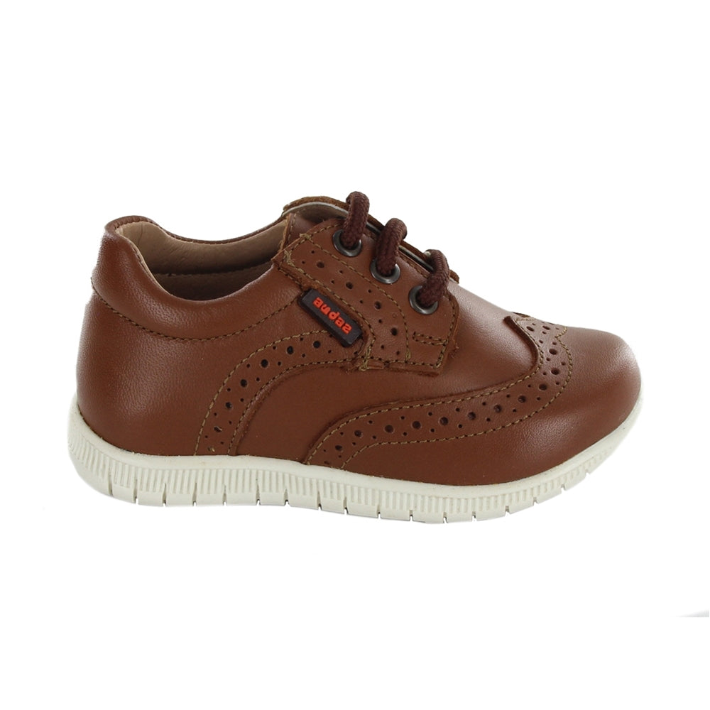 Zapato de piel para niño preescolar color café con agujeta estilo brogue 159302