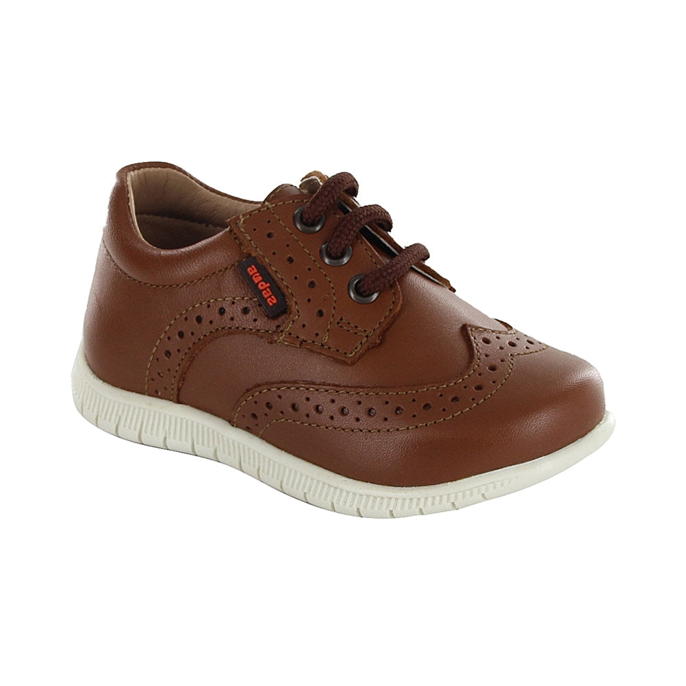 Zapato de piel para niño preescolar color café con agujeta estilo brogue 159302