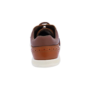 Zapato de piel para niño preescolar color café con agujeta y perforaciones decorativas 159303