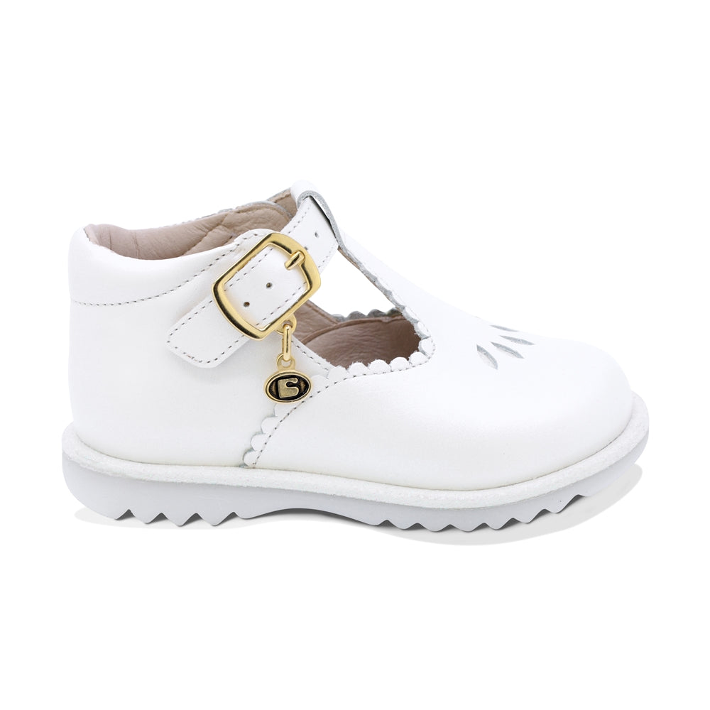 Zapato de piel para niña preescolar color perla con hebilla y dije lateral 181512