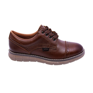 Zapato de piel para niño color miel con agujeta y detalle en la puntera 435503
