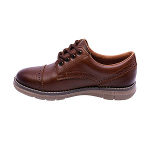 Zapato de piel para niño color miel con agujeta y detalle en la puntera 435503