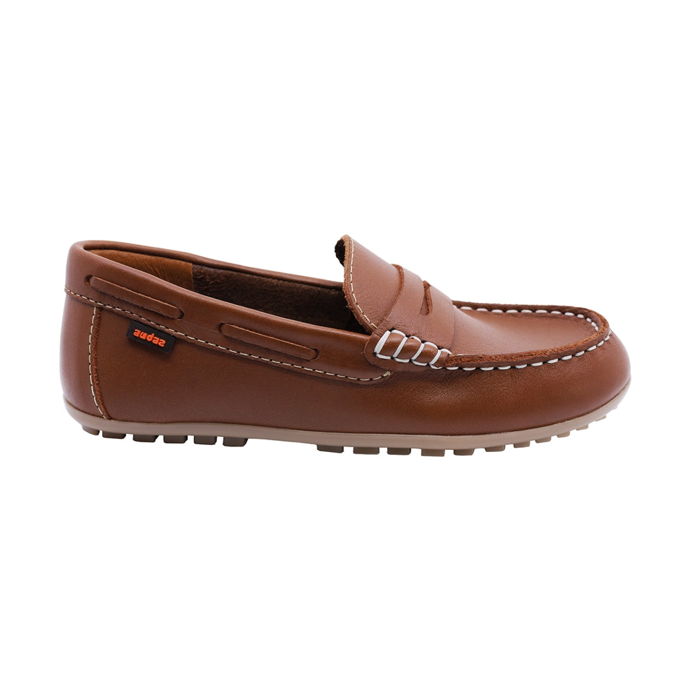 Mocasín de piel para niño color café claro con suela resistente 445300