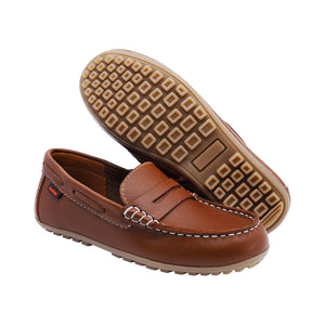Mocasín de piel para niño color café claro con suela resistente 445300
