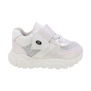 Tenis para bebé niña color perla con tira de contacto y corazón 955702