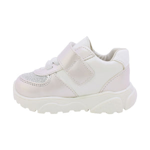 Tenis para bebé niña color perla con tira de contacto y corazón 955702
