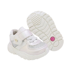 Tenis para bebé niña color perla con tira de contacto y corazón 955702