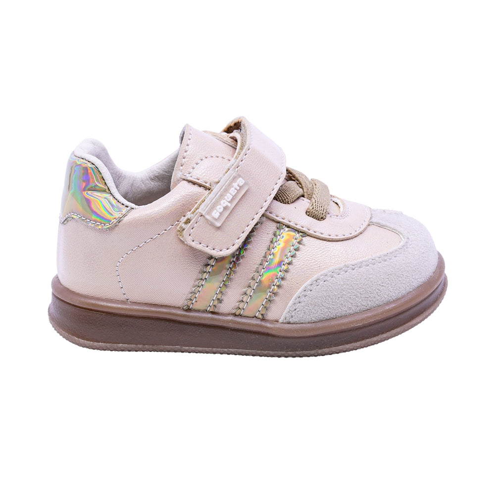 Tenis casual para bebé niña color Oro con franjas Doradas y agujeta elástica 955804
