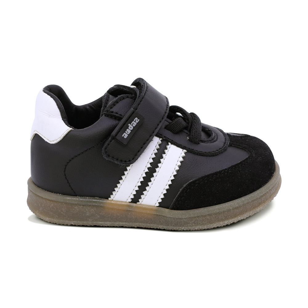 Tenis casual softy para bebé niño color Negro con franjas blancas y agujeta elástica 956303