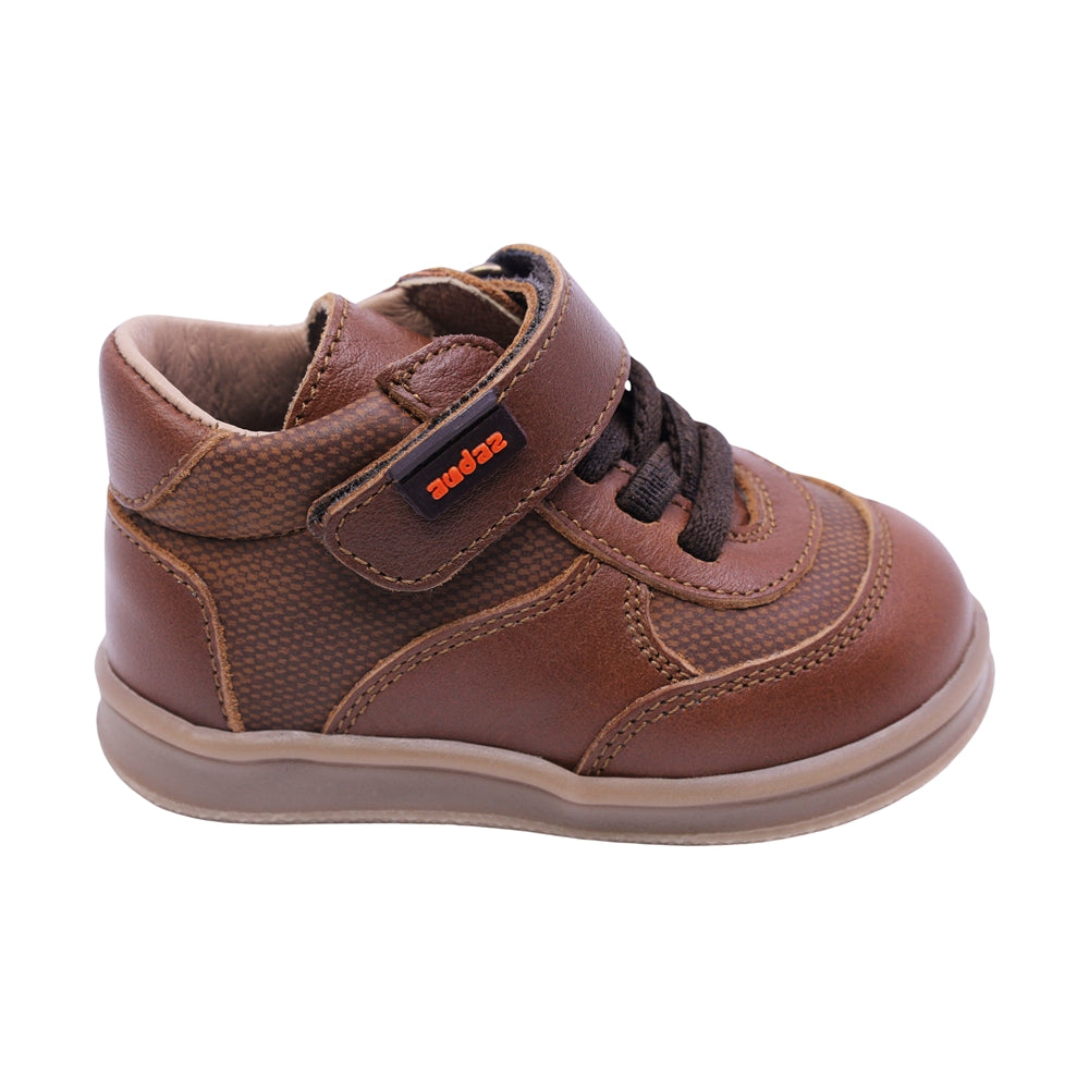 Tenis Tipo Botita Softy De Piel Para Bebé Niño Color Café con tira de contacto 956304