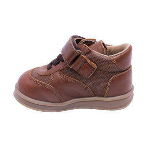 Tenis Tipo Botita Softy De Piel Para Bebé Niño Color Café con tira de contacto 956304